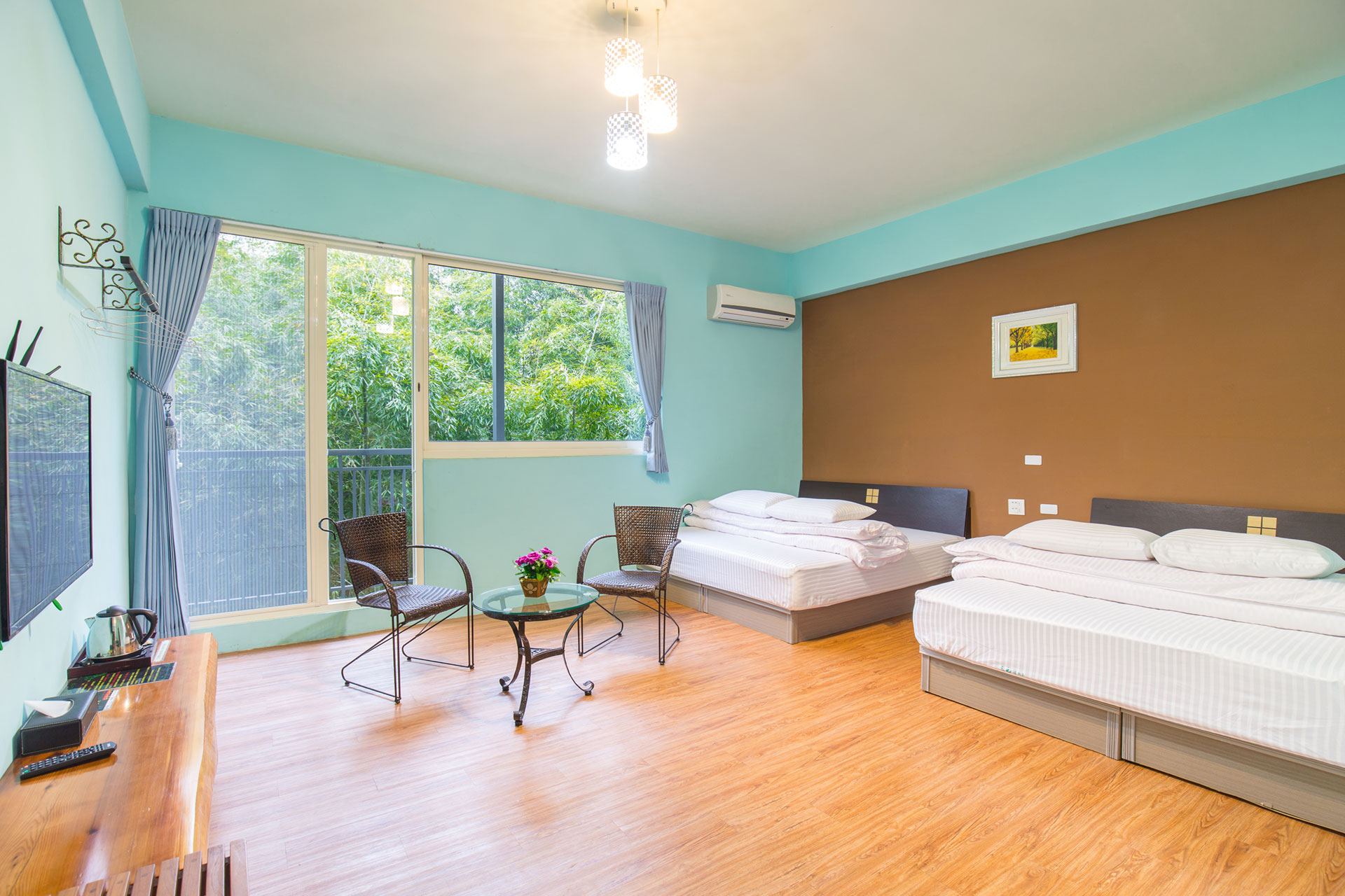 302 四人套房-湖水綠